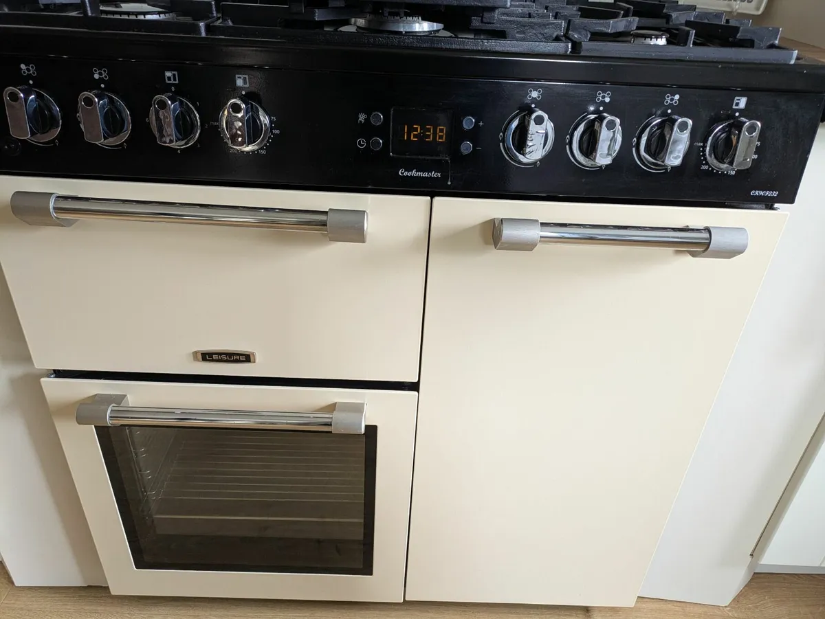Range cooker - Image 1