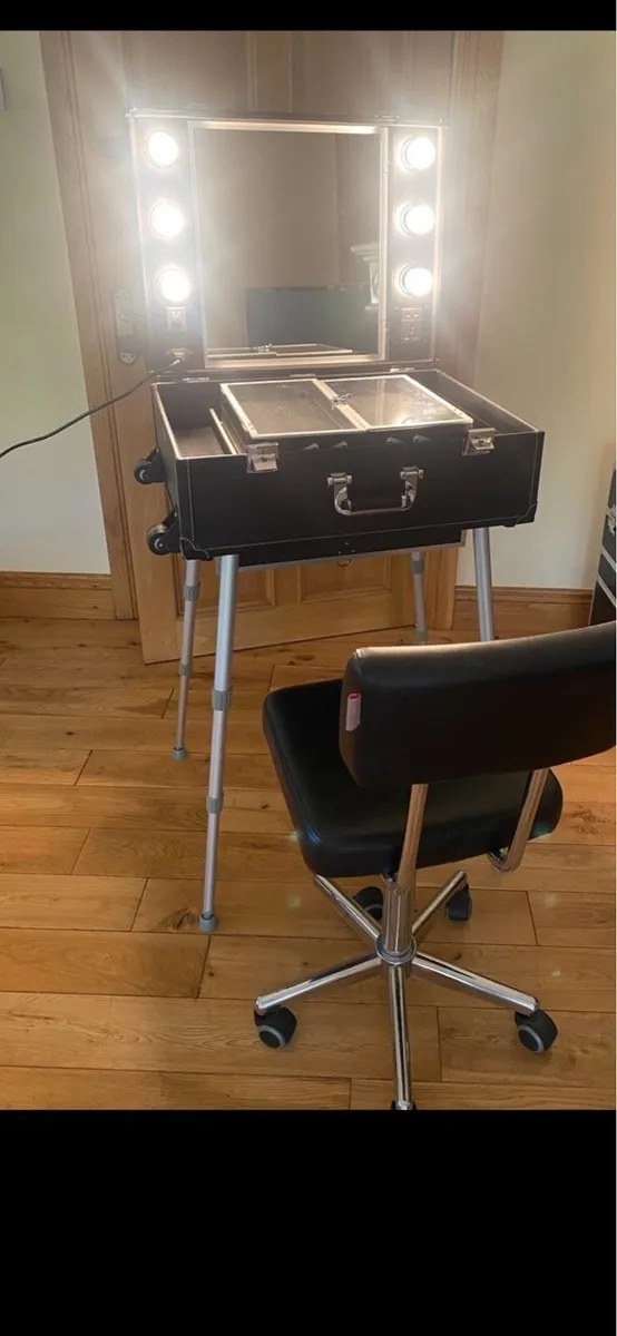 Pro Hairdressing/MUA Case/Work station - Image 2
