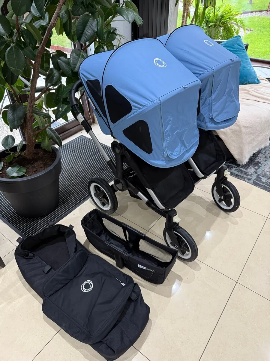 Bugaboo donkey duo in swords
