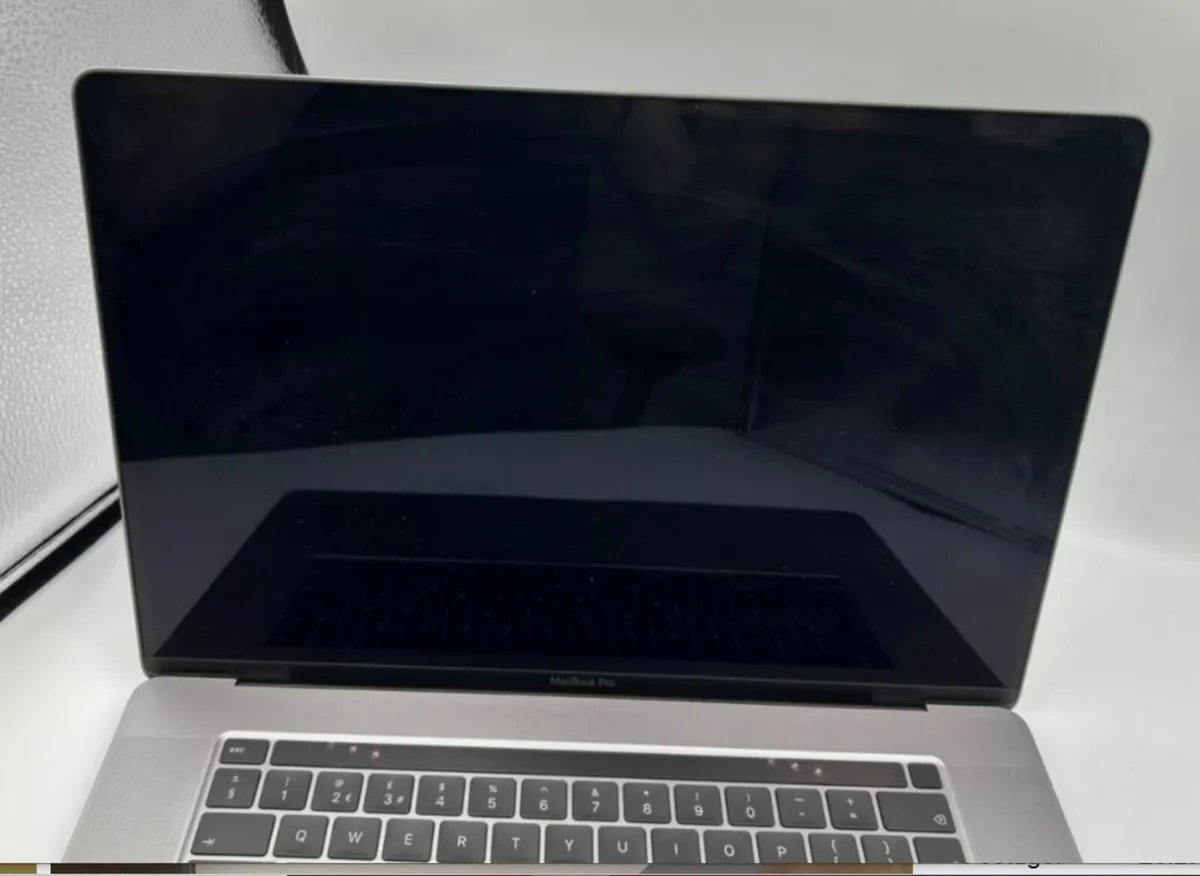 2019 Apple Macbook Pro (A2141) 16" Screen FOR PART - Image 4