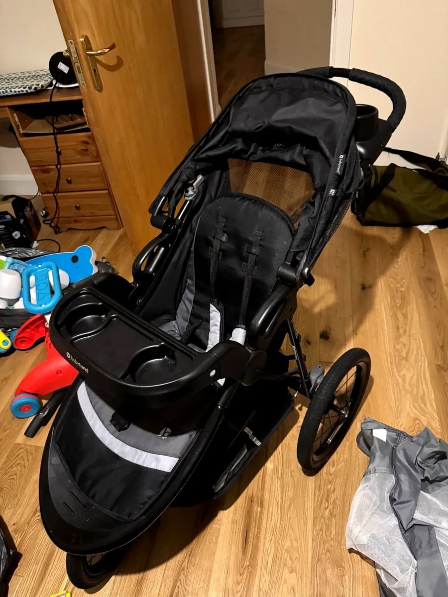 Baby Trend-3 wheeler Jogger Stroller -Excellent