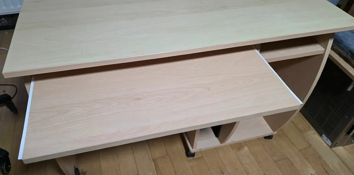 PC Table on wheels - Image 2