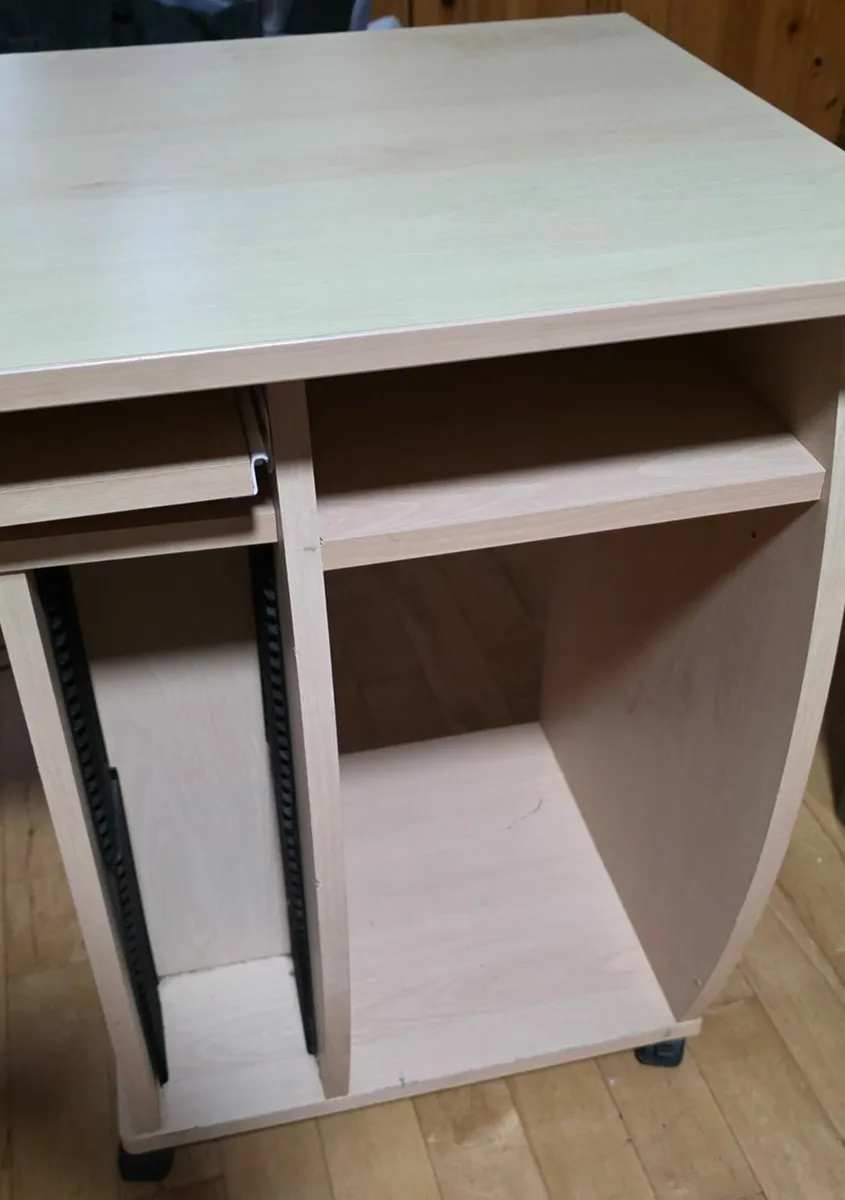 PC Table on wheels - Image 3