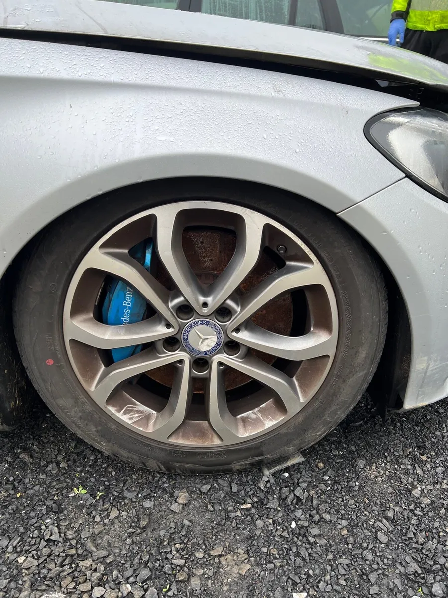 Breaking Mercedes c350e 2016 c class w205 hybrid - Image 4