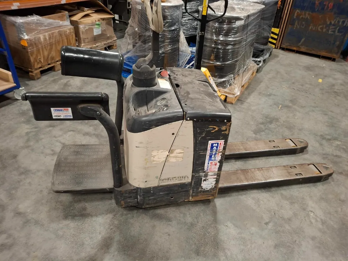 Crown Electric Pallet Truck - Image 2