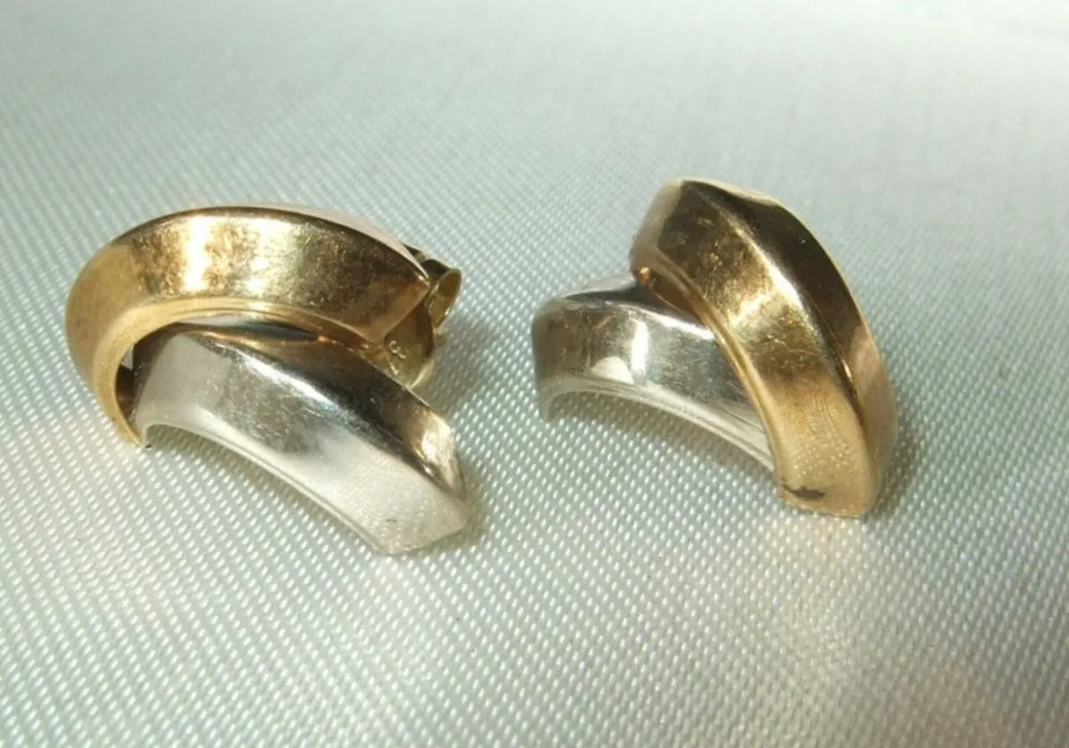 Vintage Hallmarked 9ct White/Yellow Gold Earrings - Image 2
