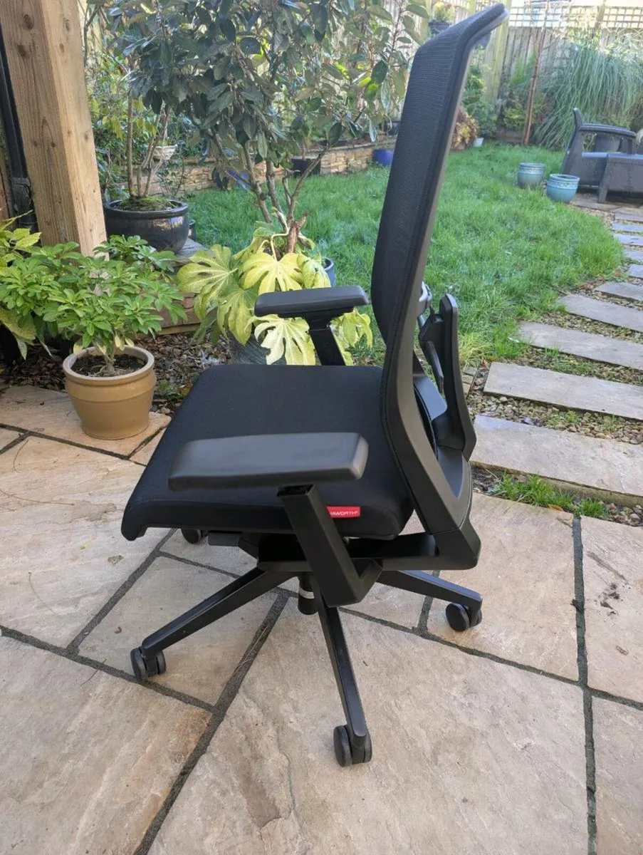 Ergonomic office chair - Image 2