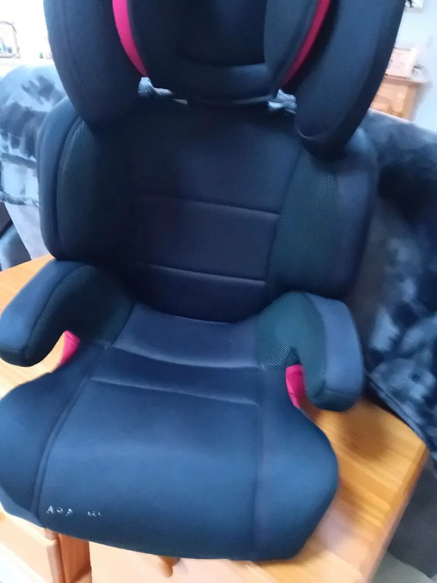 CHILDS BOOSTER SEAT