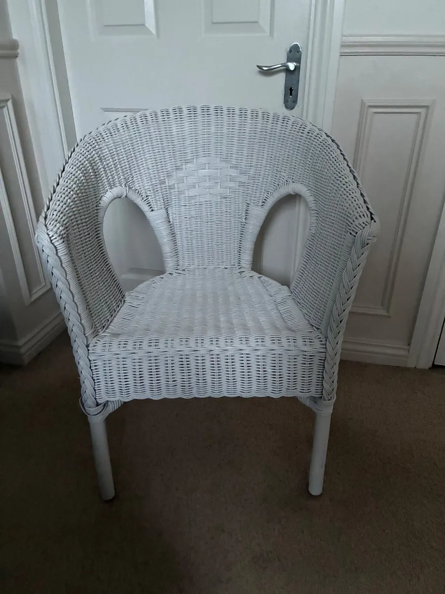 Wicker chair - Image 1