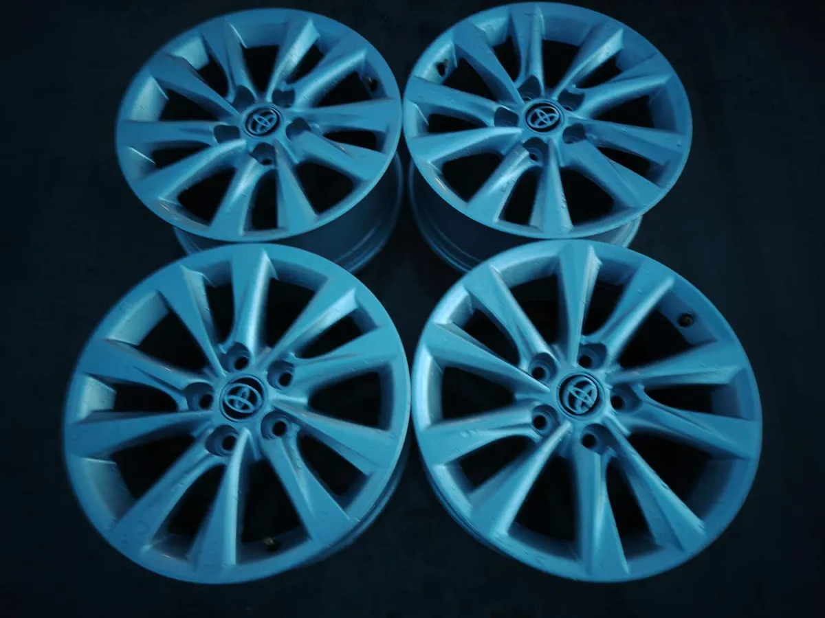Toyota alloy wheels - Image 1