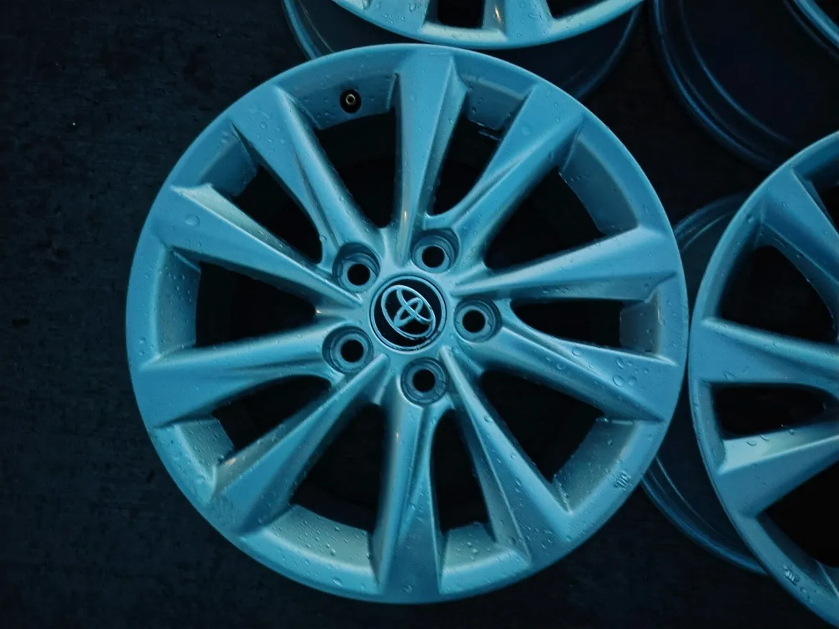 Toyota alloy wheels - Image 4