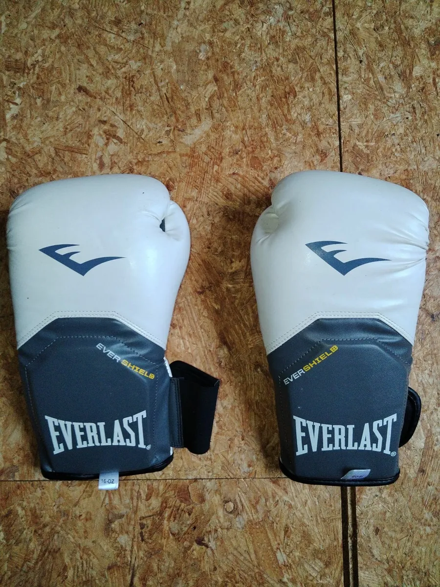 Boxing gloves - Image 3