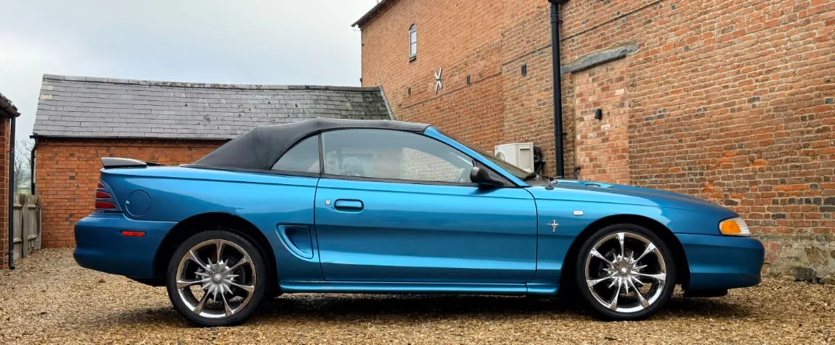 Ford Mustang - Image 2