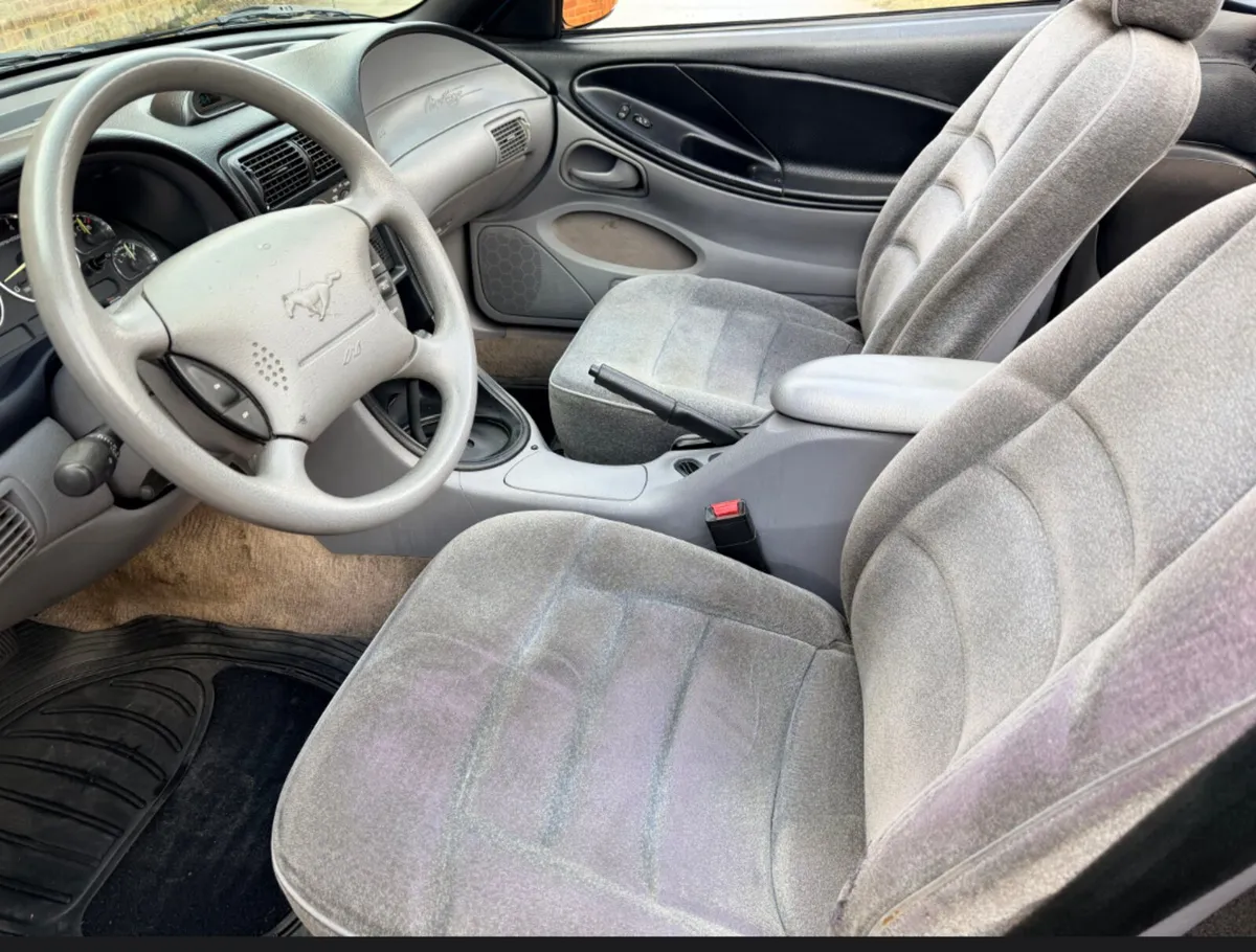 Ford Mustang - Image 4