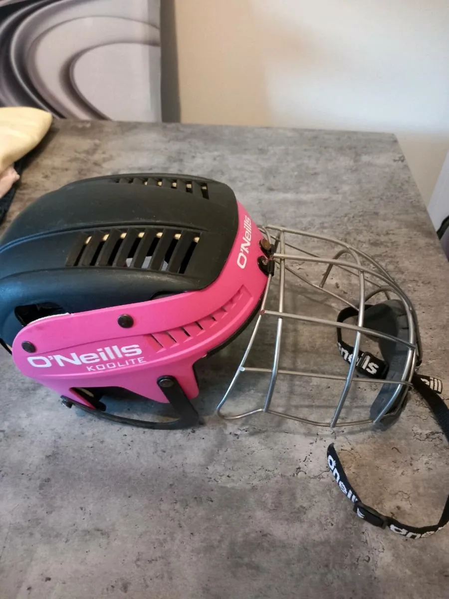 O Neil's medium size hurling helmet. - Image 2