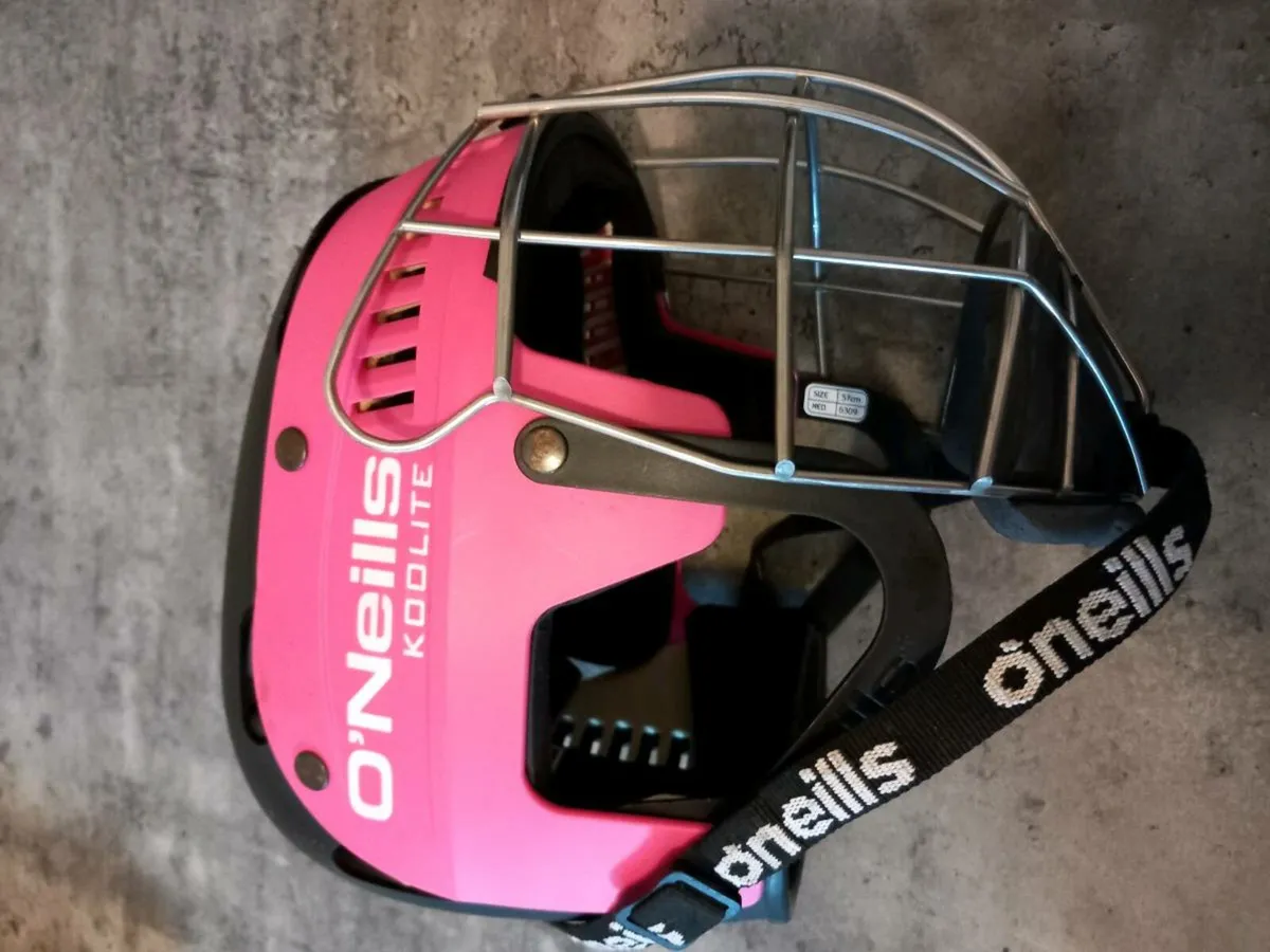 O Neil's medium size hurling helmet. - Image 4