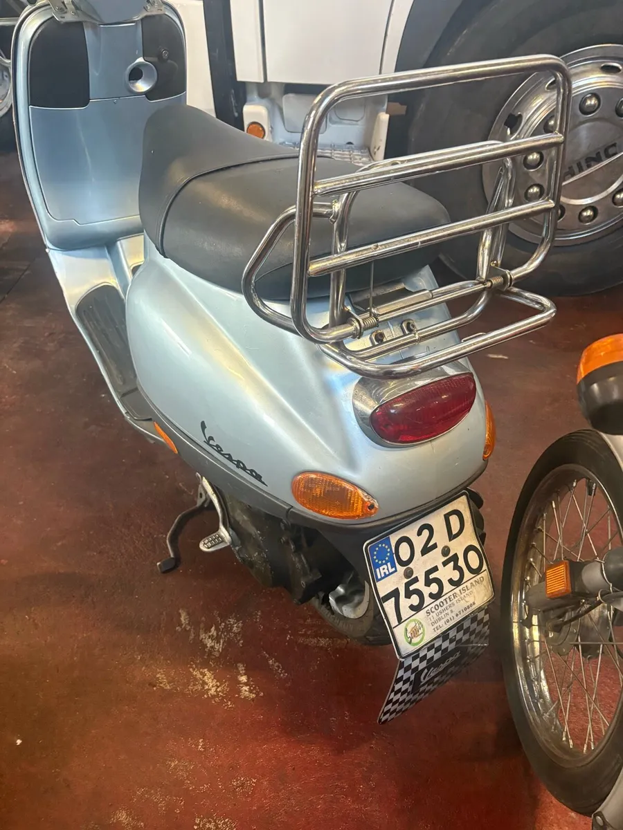 Vespa scooter - Image 3