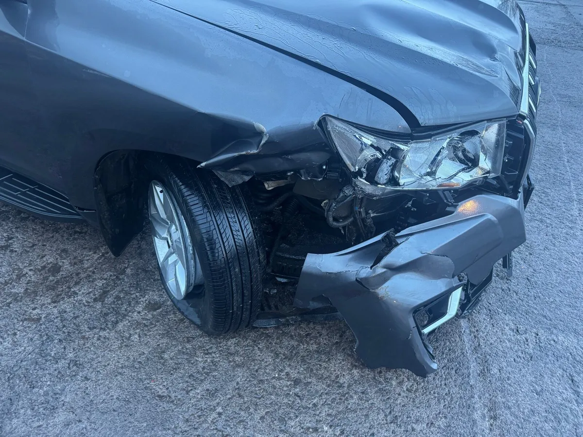 2023 TOYOTA LANDCRUISER 2.8 LWB FOR BREAKING - Image 2