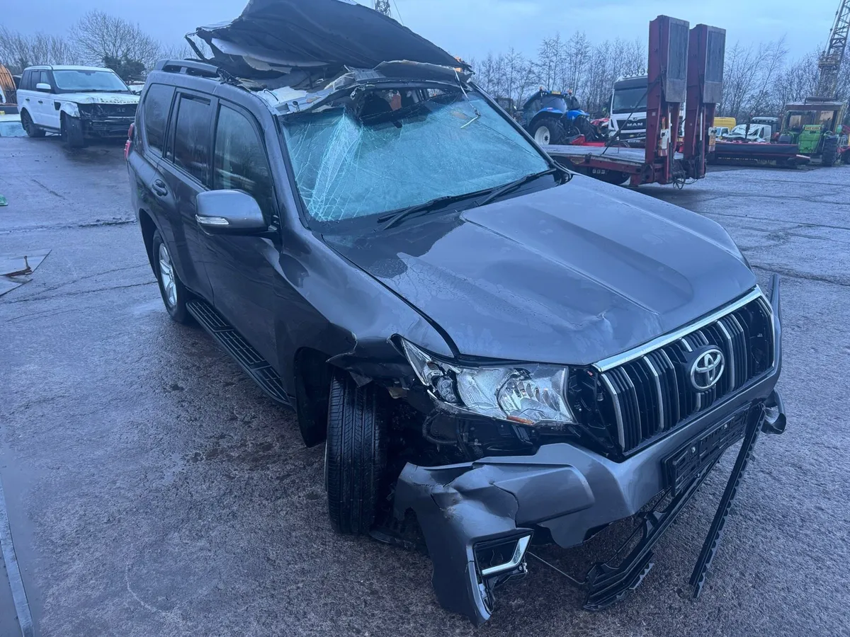 2023 TOYOTA LANDCRUISER 2.8 LWB FOR BREAKING - Image 3