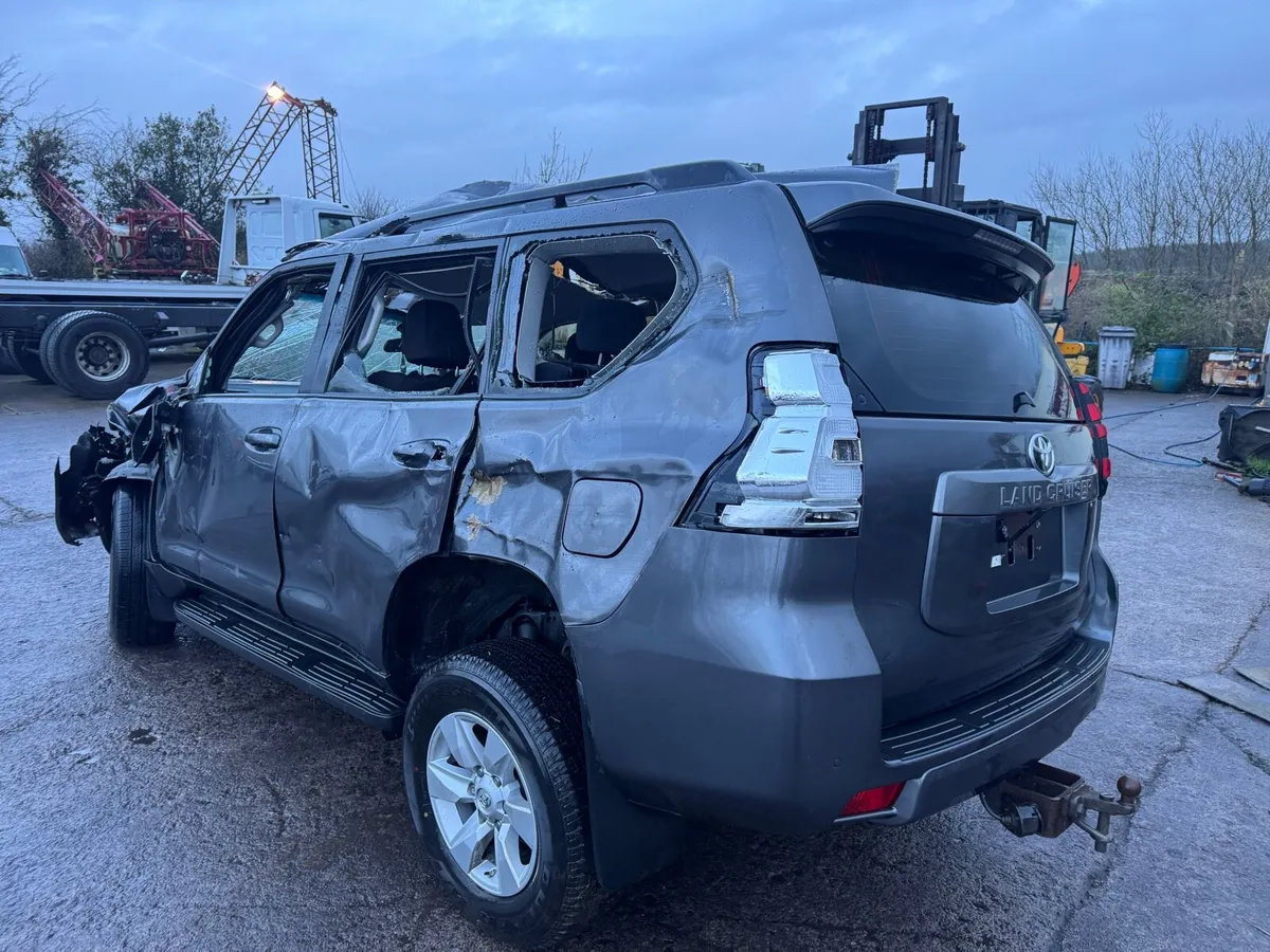 2023 TOYOTA LANDCRUISER 2.8 LWB FOR BREAKING - Image 4