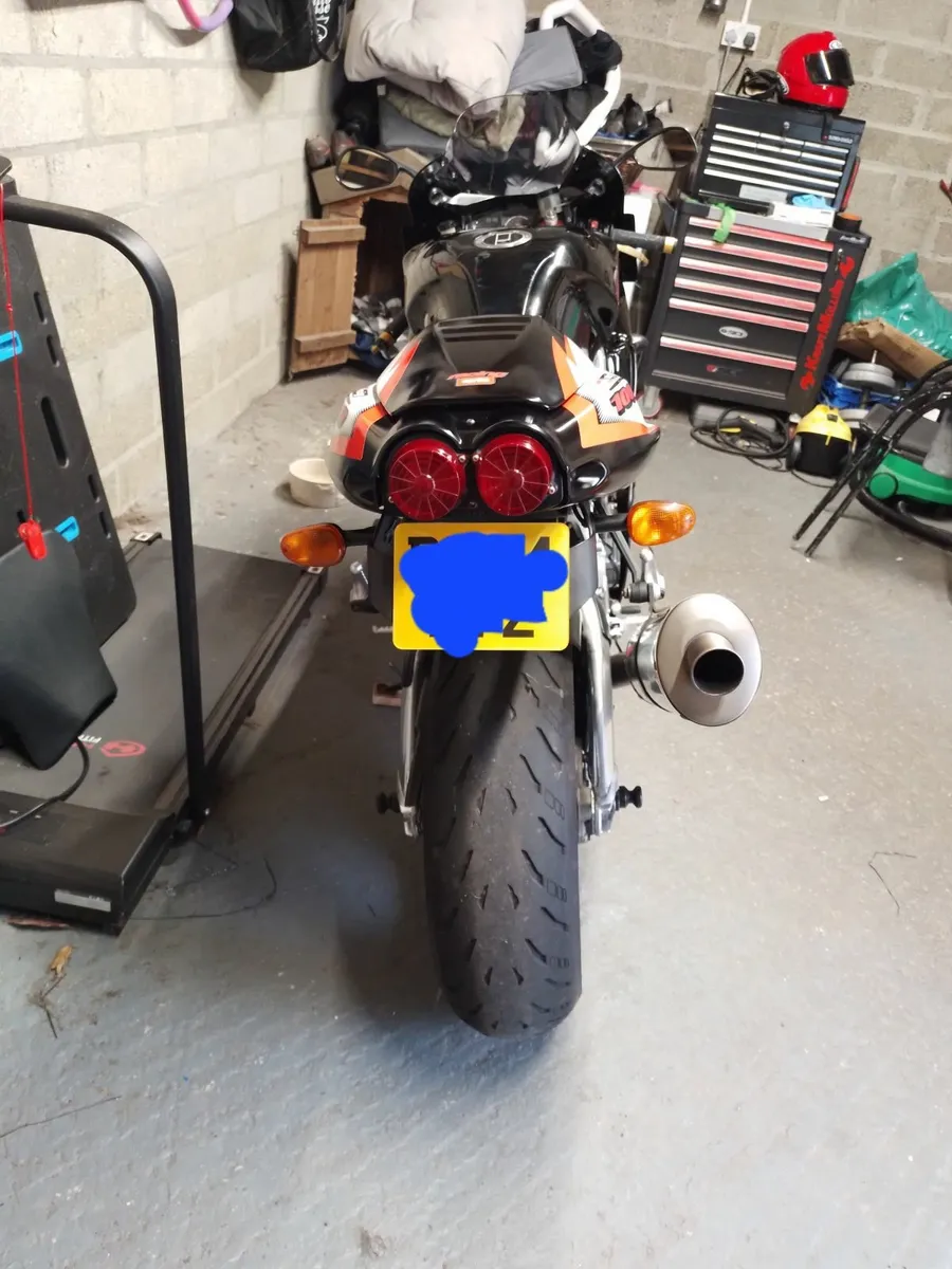 Aprilia RSV 2004 - Image 1