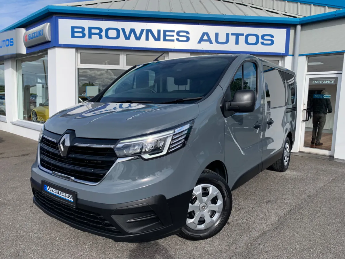 2023 Renault Traffic 9 Seater Automatic - Image 1