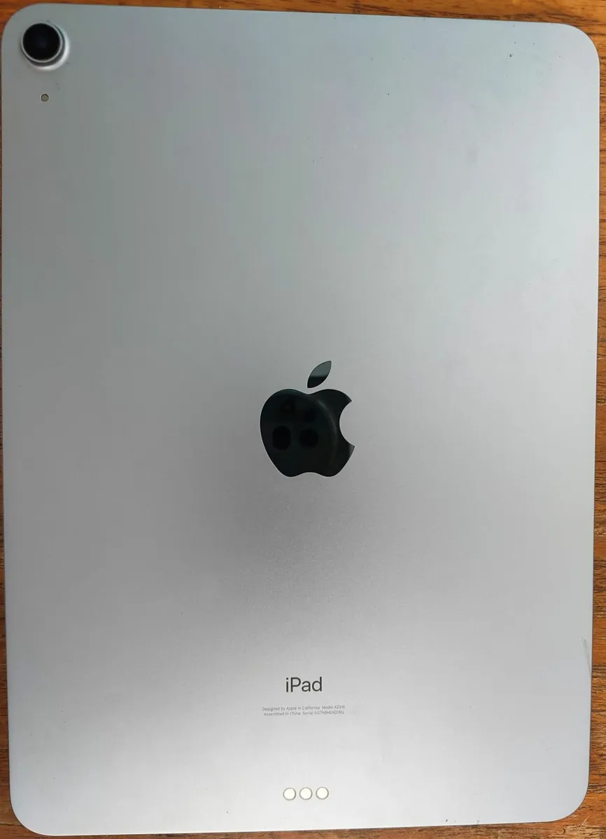 iPad Air 64GB 4th Gen with Type Cover and Pencil - Image 4