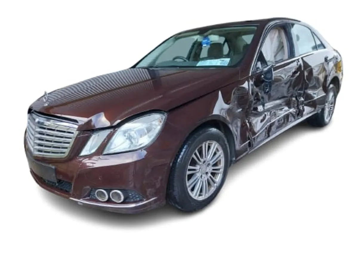 2011 MERCEDES E200 For Breaking/Dismantling - Image 1