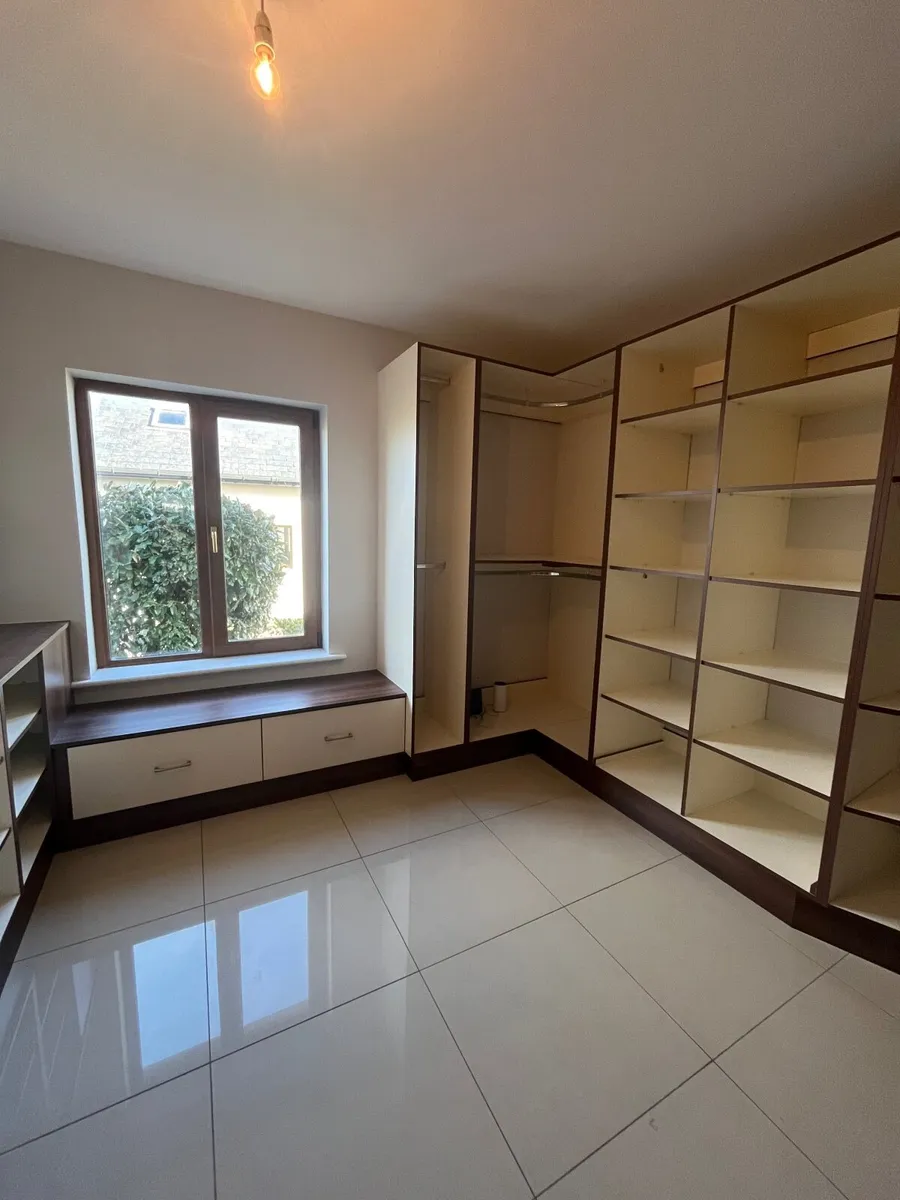 Walk-In Wardrobe - Image 4