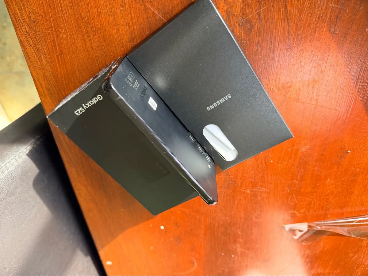 Samsung Galaxy  S23 - Image 1