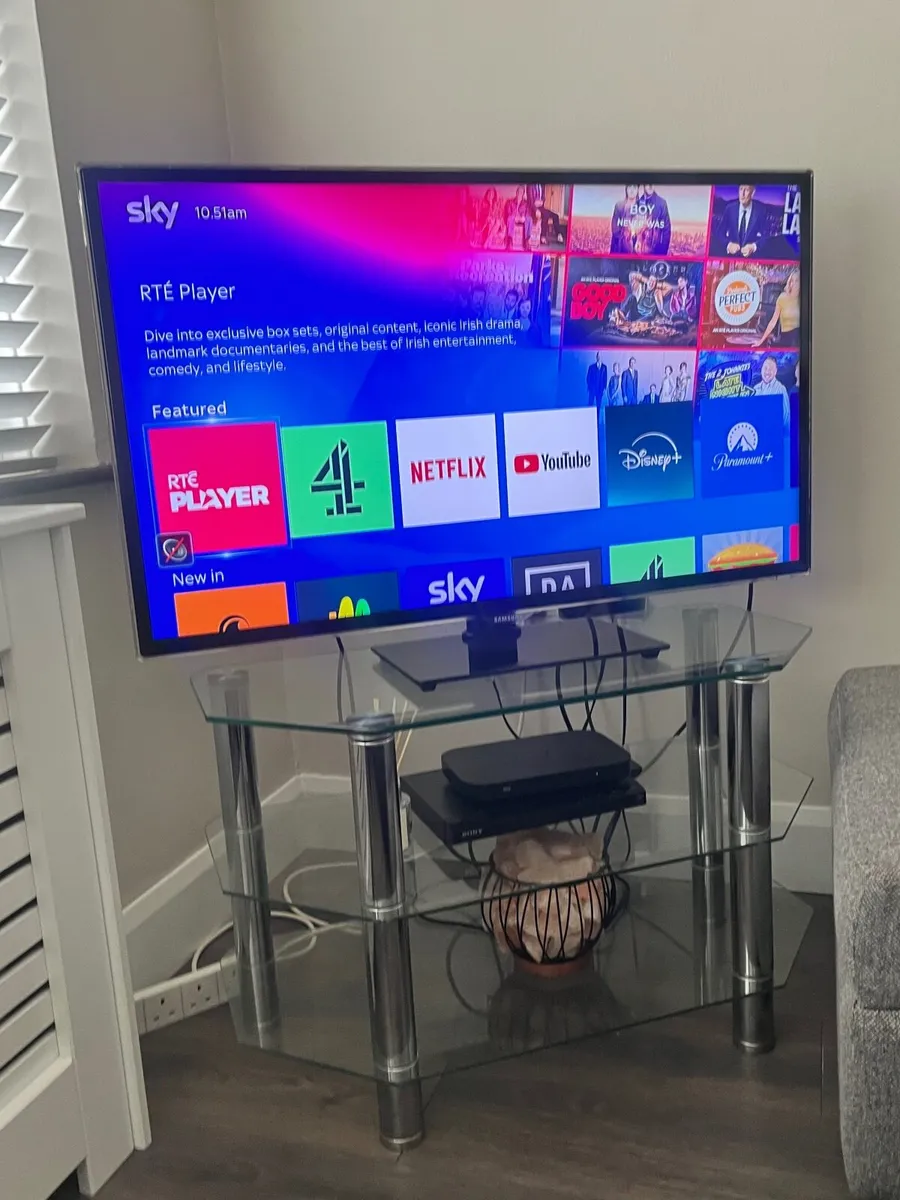 Smart tv and stand - Image 1