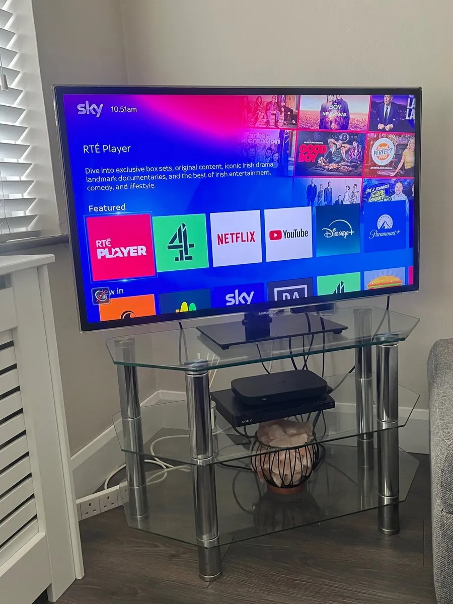 Smart tv and stand - Image 2