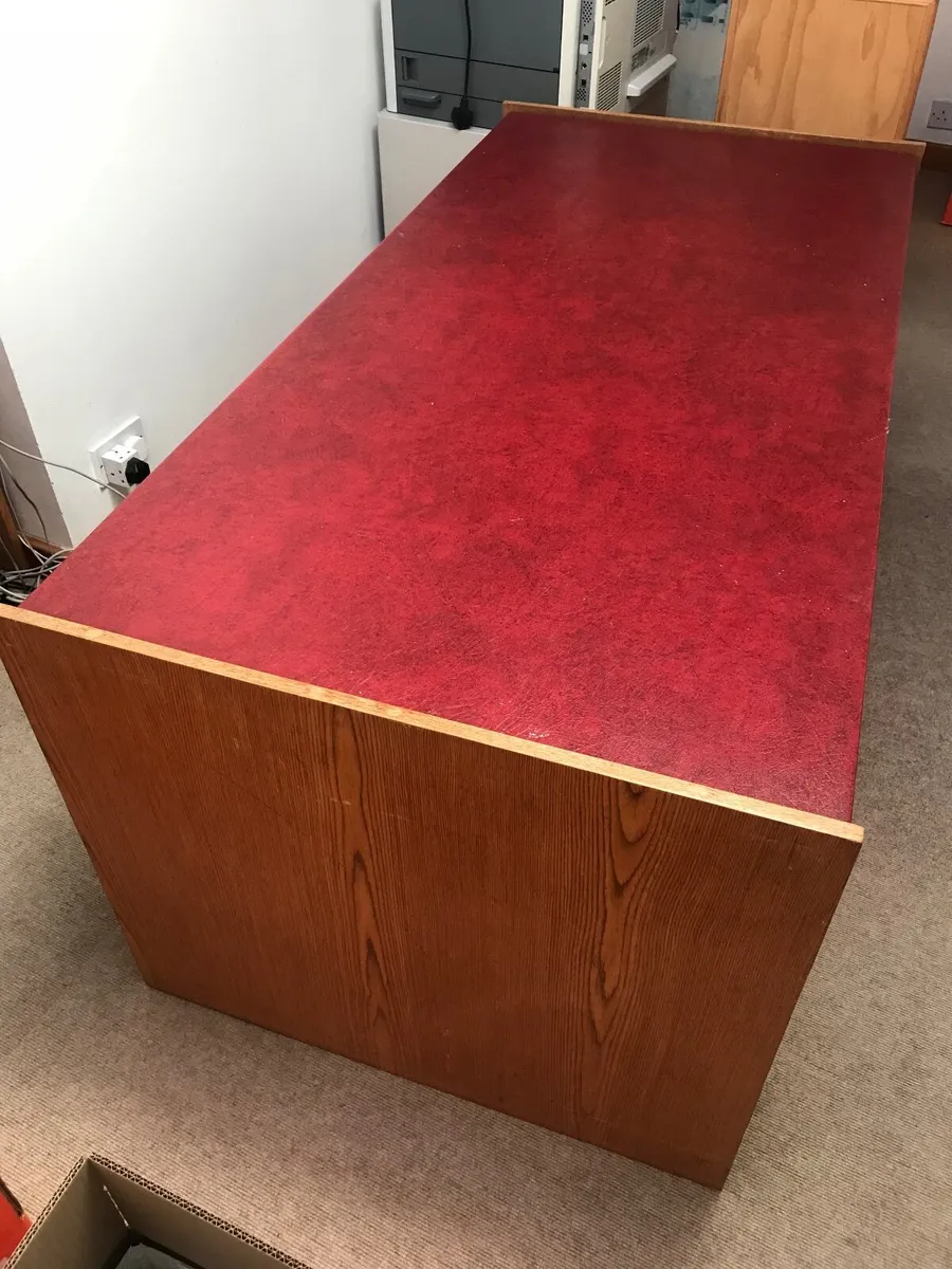 Reception desk - Image 2