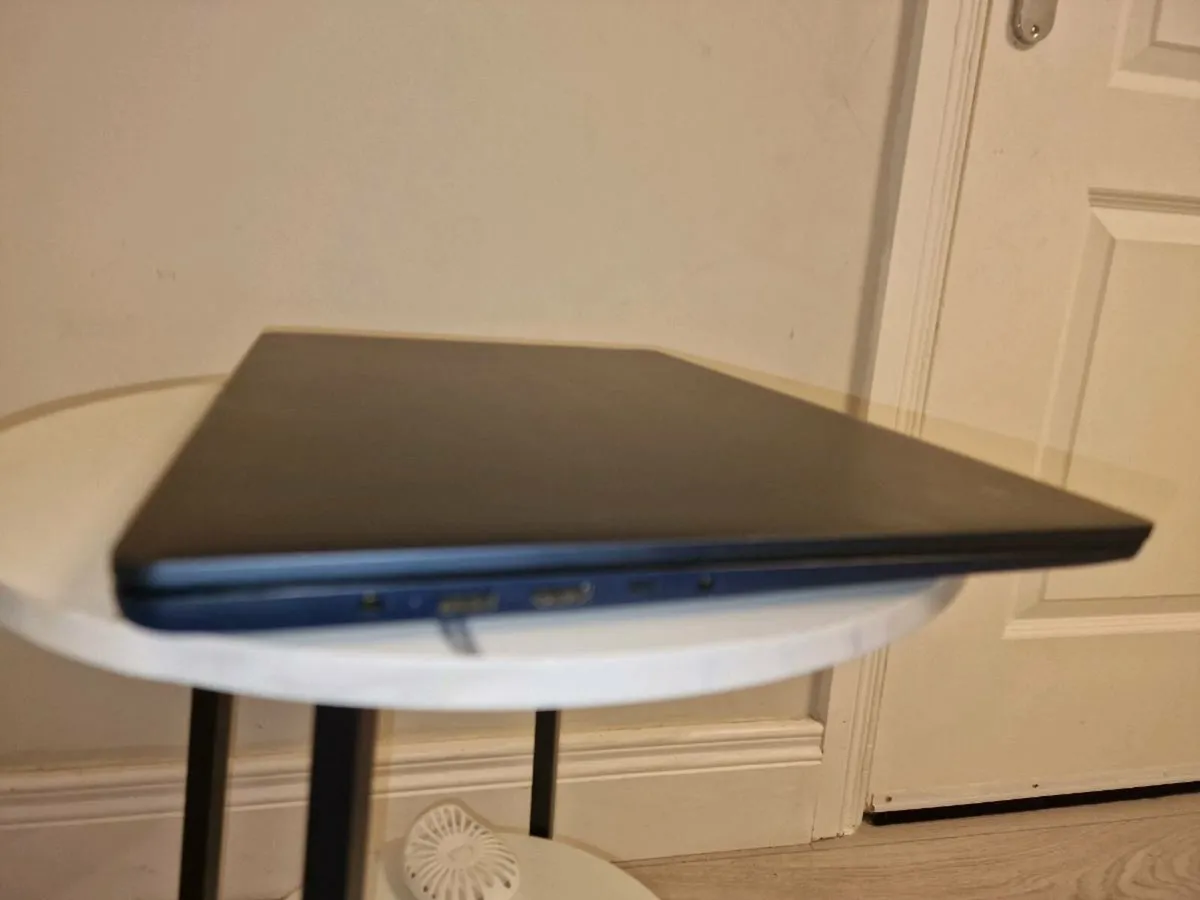 LAPTOP Lenovo 17" - Image 4