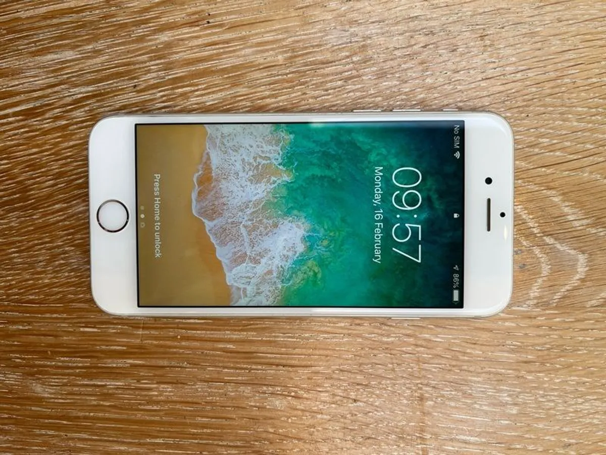 iPhone 6 16GB - Image 1