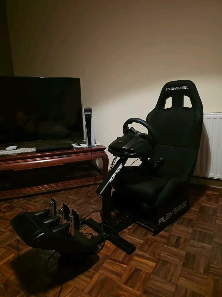 Logitech G29 with pedals, Shifter and Playseat - Image 2