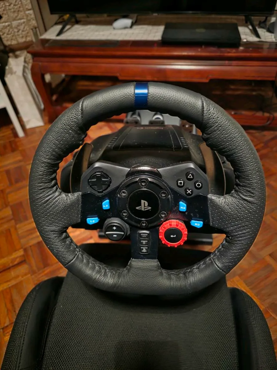 Logitech G29 with pedals, Shifter and Playseat - Image 4