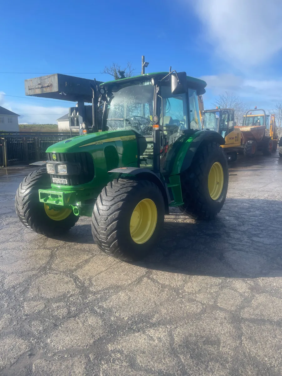 John Deere 5620 - Image 1