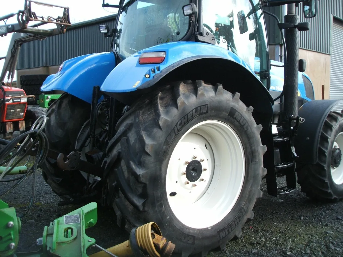 2011 New Holland T6070 - Image 4