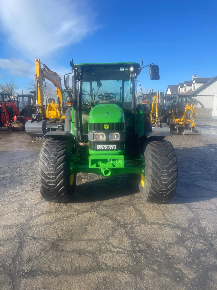 John Deere 5620 - Image 2