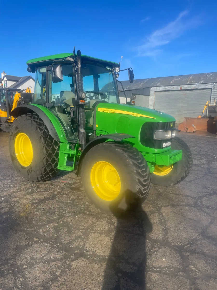 John Deere 5620 - Image 3