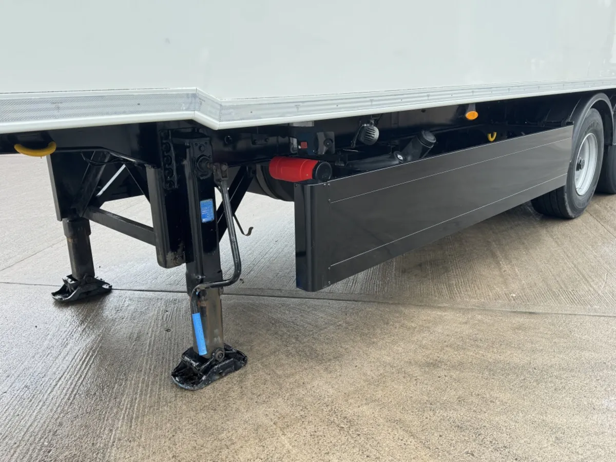 2019 GRAY & ADAMS TWIN EVAP FRIDGE TRAILER - Image 4