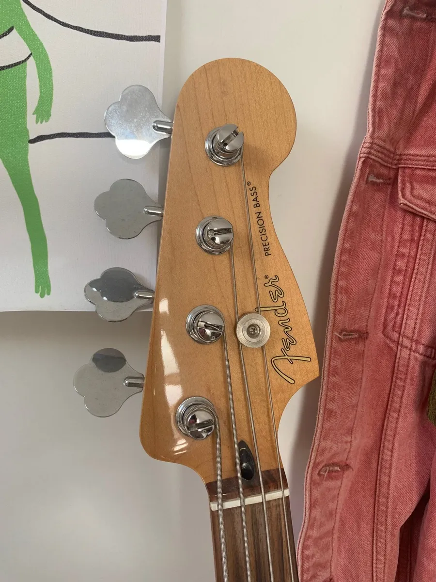 Fender P Bass - Image 3