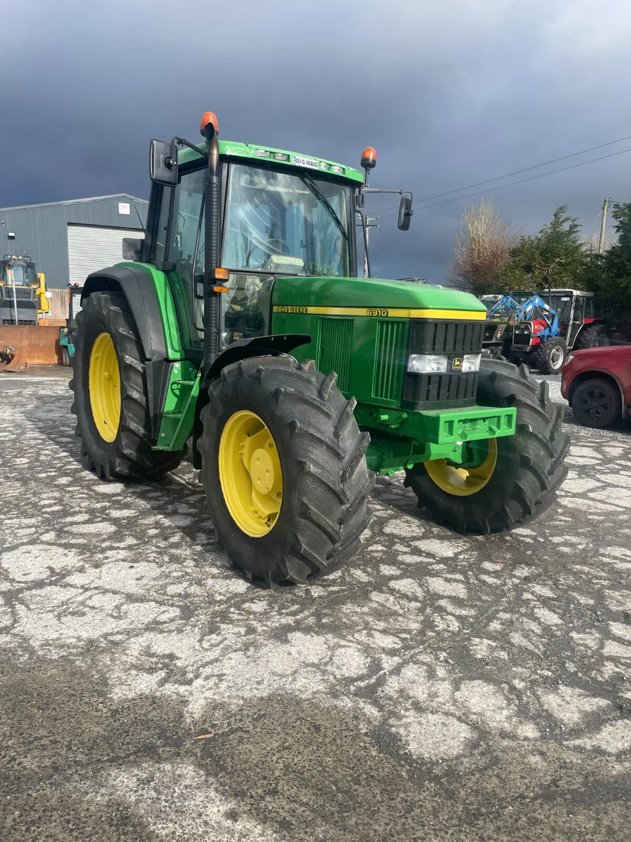 John Deere 6910 - Image 1