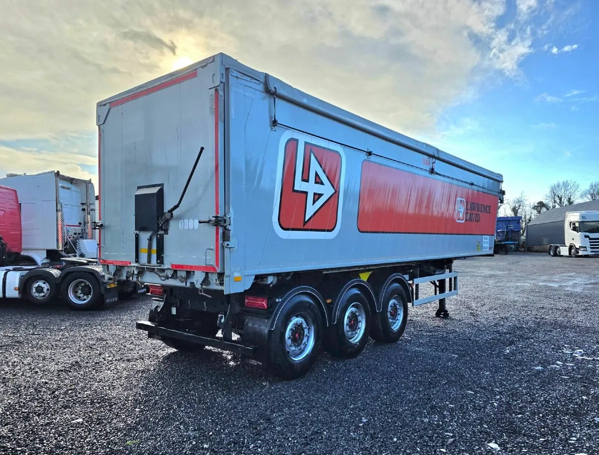 2022 Wielton 66 Cube Tipping Trailer - Image 2