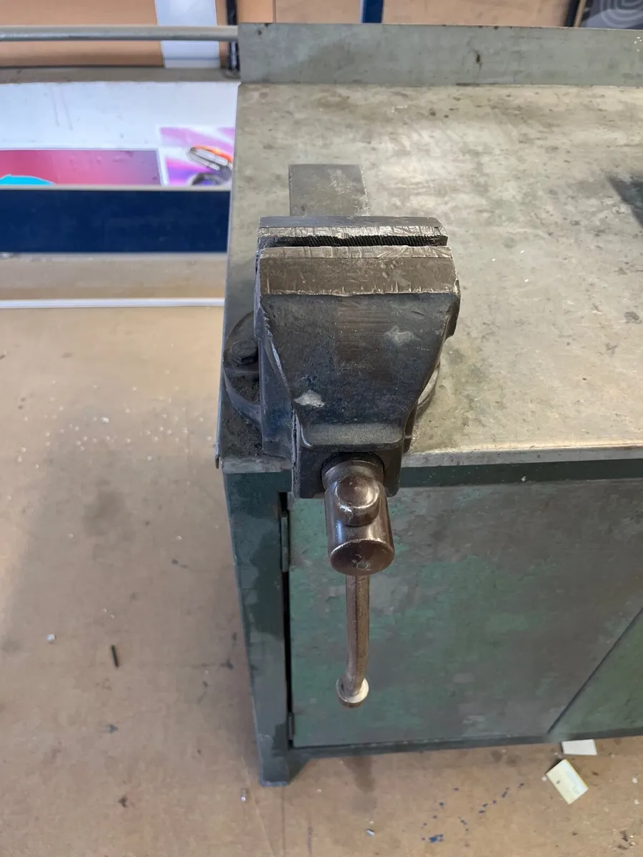 Steel work bench with vices. - Image 2