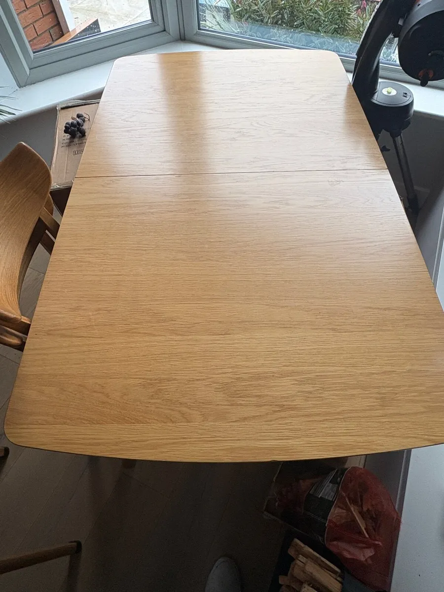 Dining table - Image 1