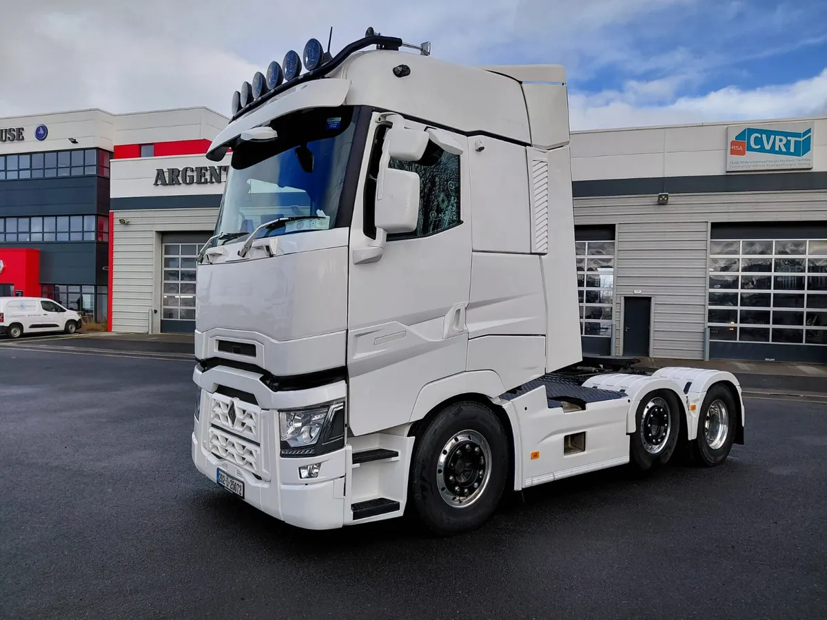 Beautiful Renault T-High 520 For Sale - Image 3