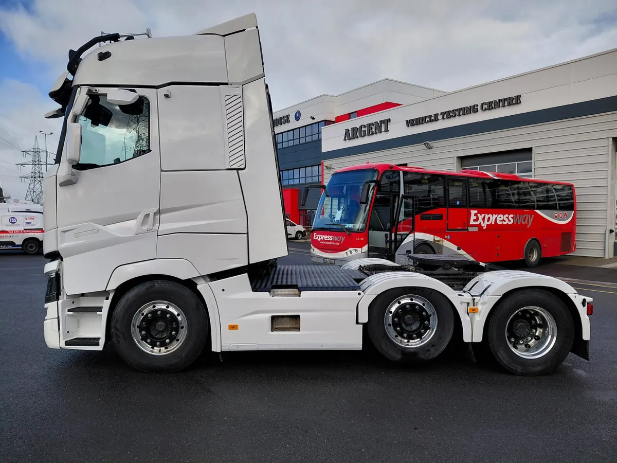 Beautiful Renault T-High 520 For Sale - Image 4