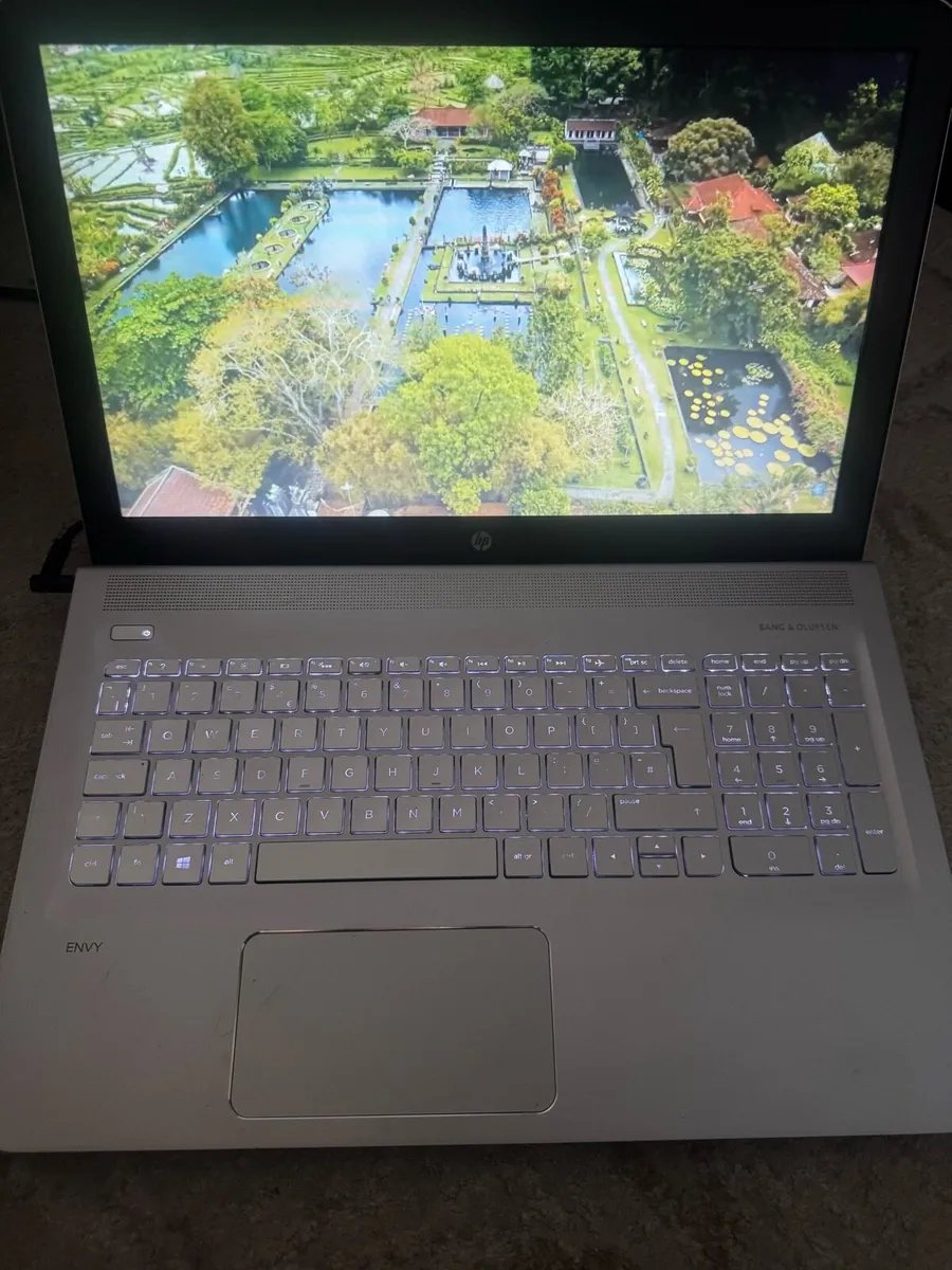 Hp envy silver laptop - Image 1